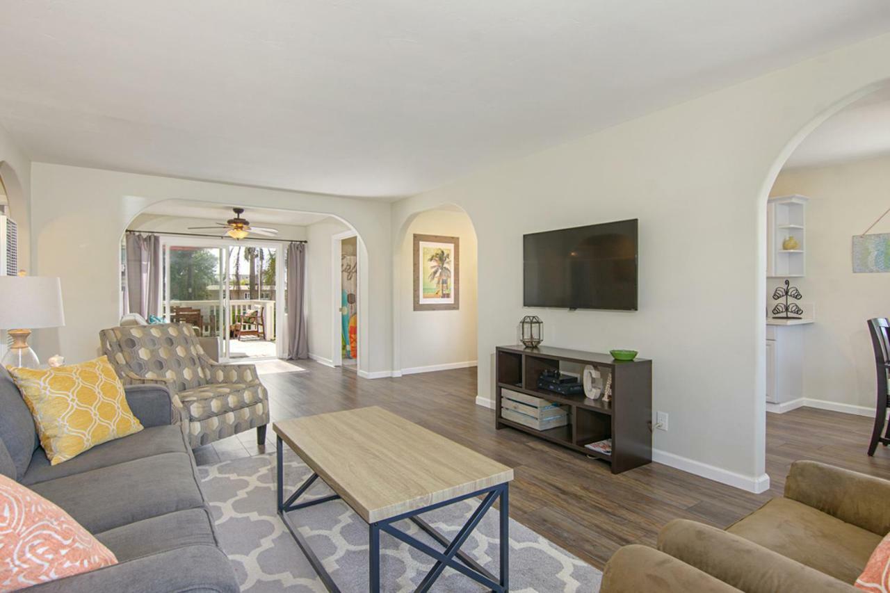 Ultimate Beach Bungalow - 1 Block From Beach - Huge Backyard คาร์ลสบัด ภายนอก รูปภาพ